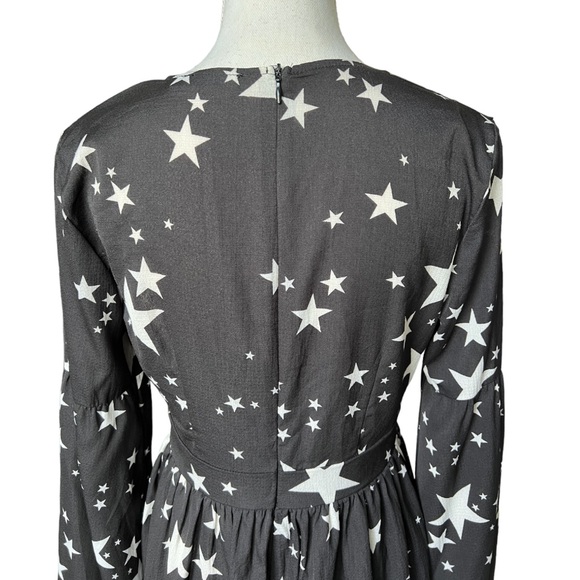 Boohoo Black Star Print Bell Sleeve mini dress - Picture 10 of 12
